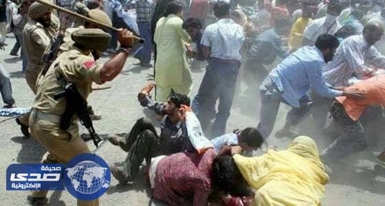 مقتل شرطي رجماً على يد مصلين في كشمير الهندية