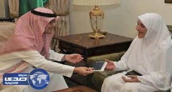 بالصور.. سفارة المملكة في لبنان تحقق أمنية مسنة بالحج