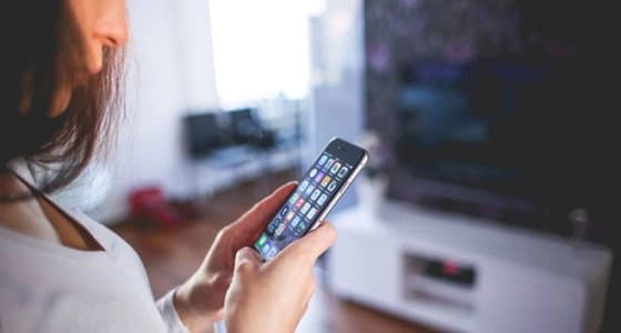 بالفيديو.. بتر ساق سيدة في مصعد لانشغالها بالهاتف