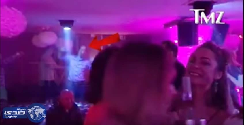 بالفيديو.. الأمير ويليام يرقص وحيداً بأحد الملاهي