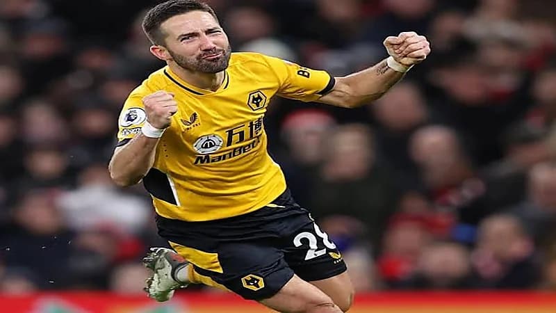 هدف الإتحاد يجدد عقده مع وولفرهامبتون