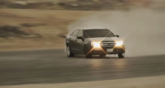 بالفيديو..القبض على مفحط قام بحركات جنونية بحي سكني