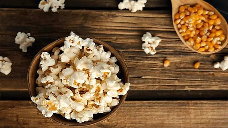 "الفشار" يؤذي الرئتين ويسبب العمى