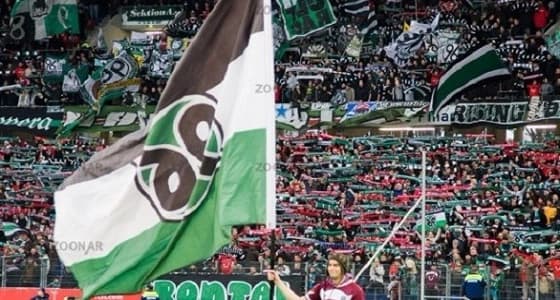 جماهير هانوفر يوجهون إهانات عنصرية للاعبي " ماينز " بالدوري الألماني