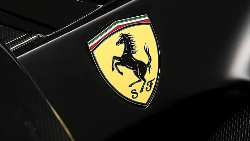 فيراري تعلن عن فيديو جديد لأحدث سياراتها الخارقة