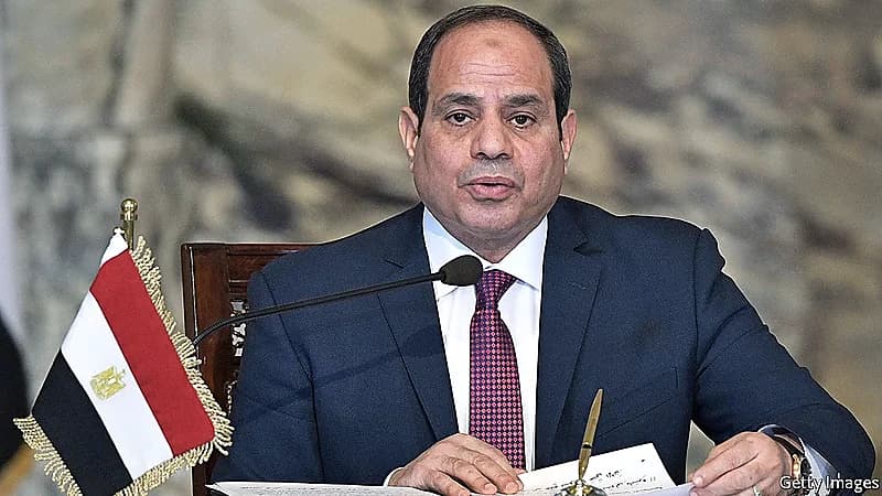 السيسي يوافق على معاقبة قاضٍ مصري كبير