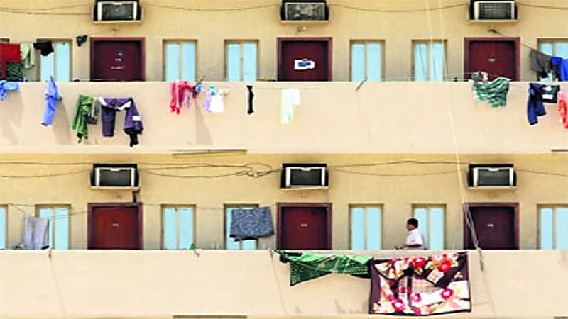 شاهد.. المطرب المعتزل أدهم النابلسي يؤذن لصلاة الجمعة