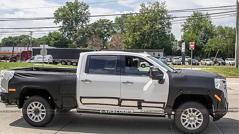 بالصور .. الكشف عن شيفروليه سلفرادو HD 2024 أثناء اختبارها في الطرق العامة