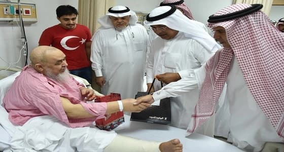 " أبو الخيور " يزور المرضى المنومين بمجمع الملك عبد الله الطبي في جدة