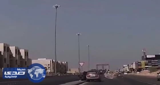 بالفيديو.. سرقة سيارة إسعاف بداخلها مريض في فلوريدا الأمريكية