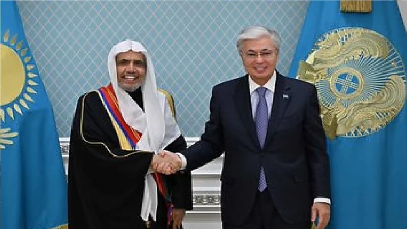 منح الأمين العام لرابطة العالم الإسلامي أرفع الأوسمة في كازاخستان.. فيديو