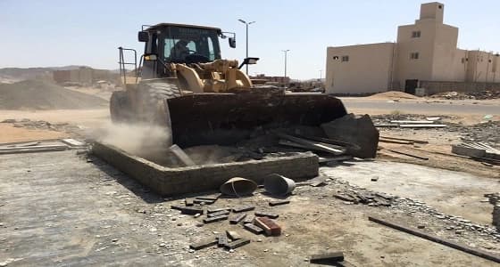 بالصور.. إزالة مبنى مخالف بزهرة كدي في مكة