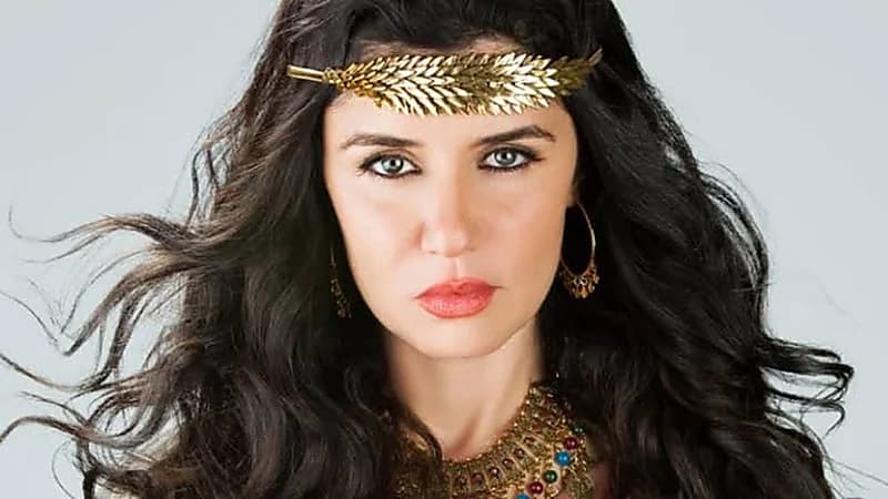 الفنانة غادة عادل تتعرض لوعكة صحية مفاجئة 