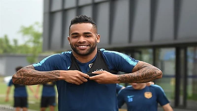 النصر ينسحب من صفقة التعاقد مع تيكسيرا