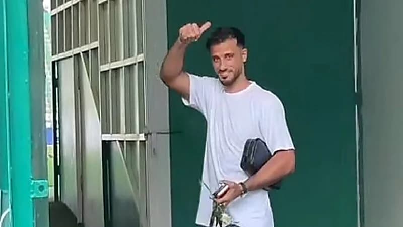 السومة يصل لمقر الأهلي .. فيديو