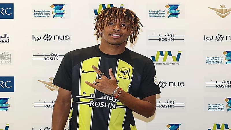 فواز الصقور يرفض الإعارة ويتمسك بالرحيل النهائي