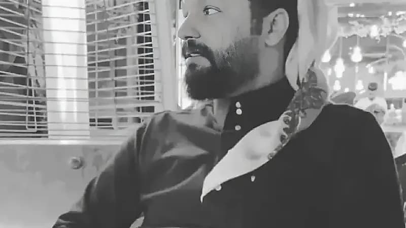 وفاة رجل أمن دهساً بعد مساعدة أم وطفلها على عبور الطريق بالأحساء