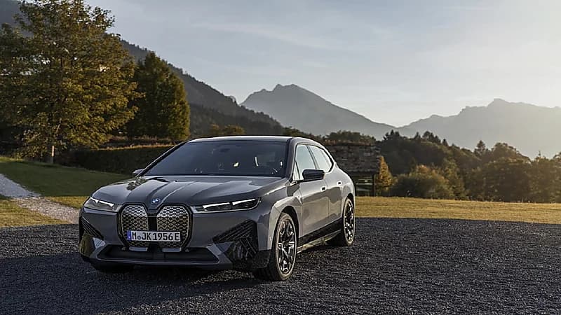 بي ام دبليو تكشف مواصفات ix M60 الرياضية