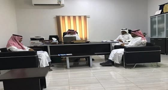 بالصور.. فريق مبادرة " الموظف القدوة " بأضم يزور بعض الإدارات الحكومية بالمحافظة