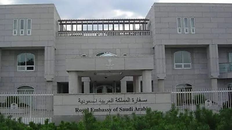 طائرة إخلاء طبي تنقل مواطنًا من بوكت للعلاج بالمملكة