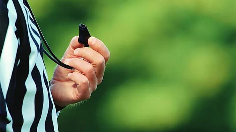 ‎وفاة حكم كرة قدم بشكل مفاجئ خلال مباراة