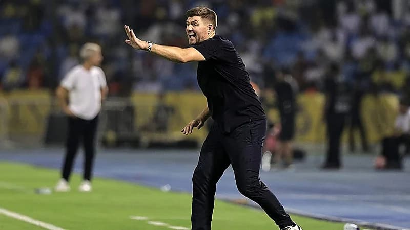 مدرب الاتفاق يعلق على رحيل هندرسون