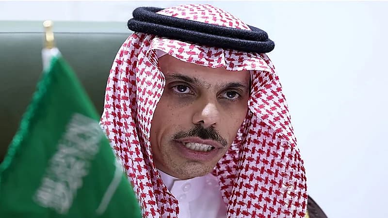 وزير الخارجية يناقش هاتفيًا مع نظيرته البريطانية مستجدات الأوضاع في المنطقة