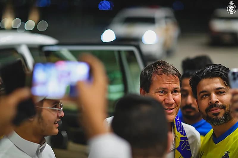 شاهد.. لحظة وصول مدرب النصر الجديد إلى الرياض