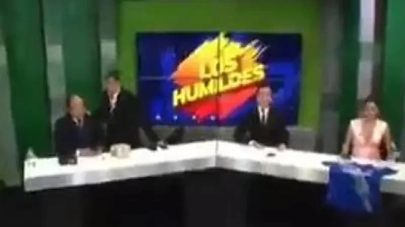 شاهد.. هلع ورعب داخل استوديو لحظة وقوع زلزال الإكوادور