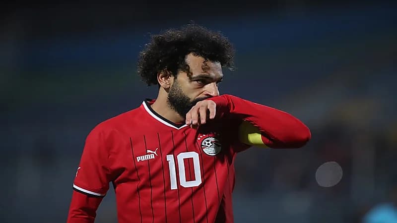 محمد صلاح يتعرض لانتقادات عنيفة لمغادرته معسكر منتخب مصر