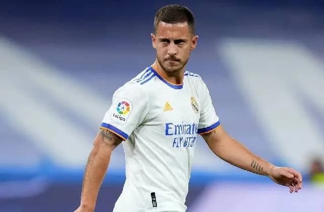 هازارد يدرس الاعتزال