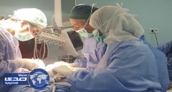 بالصور.. إزلة الفص الأيسر للغدة الدرقية لمريضة خمسينية