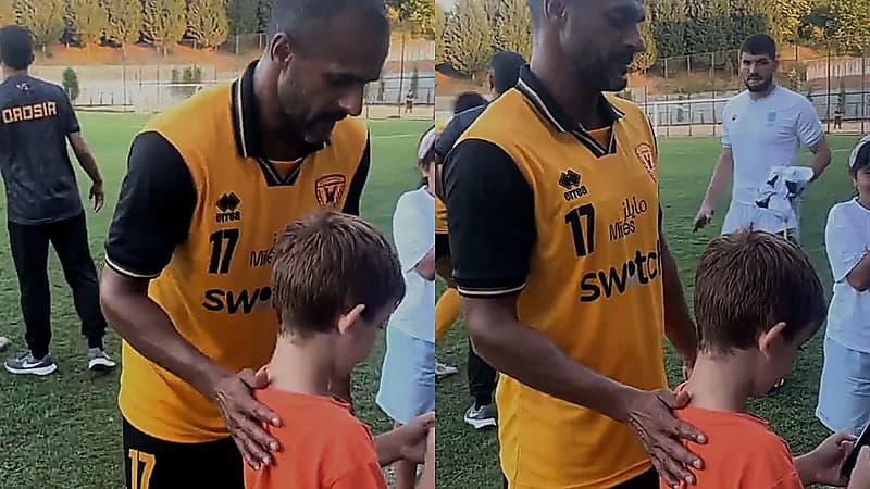 طفل تركي يوقف  بدر المطوع لالتقاط صورة معه .. فيديو