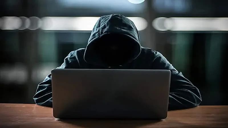 القبض على شاب ابتز مذيعة شهيرة