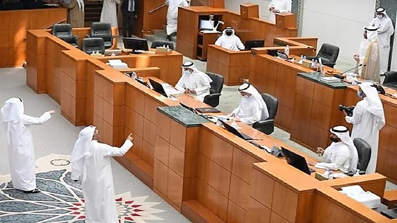 بالفيديو.. مشادة في مجلس الأمة الكويتي بسبب عدم حضور الحكومة لمناقشة قانون الجنسية