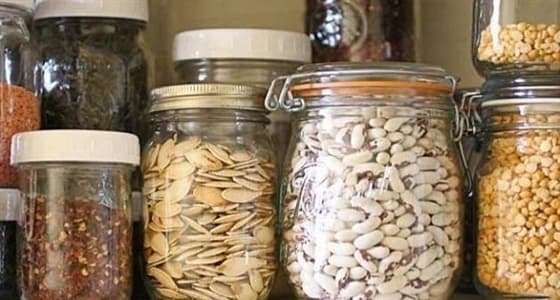  الحاويات الزجاجية هي الأفضل لتخزين مختلف أنواع الطعام