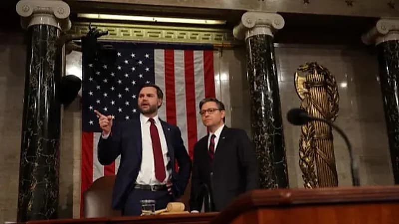 ميكروفون مفتوح يكشف حواراً لنائب ترامب بالكونغرس.. فيديو