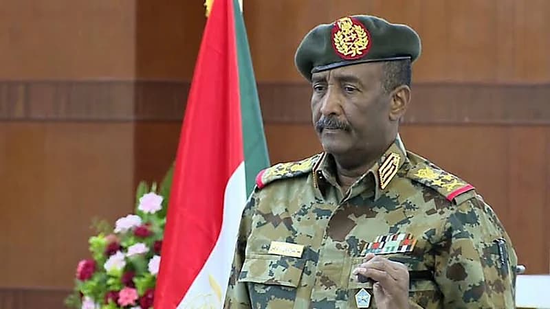 "البرهان" يصدر قرارات بإعفاء دبلوماسيين