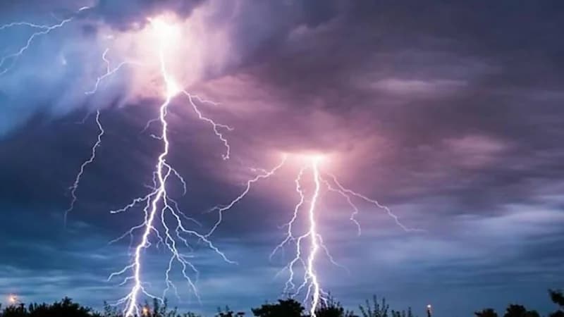 "خبير أمني" يوضح تأثير الصواعق في جسم الإنسان