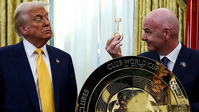 إنفانتينو يسلم ترامب المفتاح الذهبي لكأس العالم للأندية .. فيديو