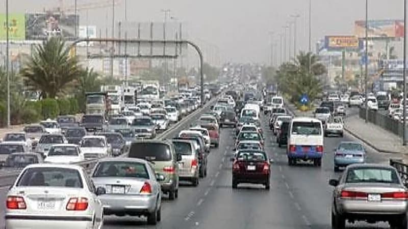 حادث انقلاب "تريلا" يوقف الحركة المرورية على الدائري الشرقي الثاني بالرياض