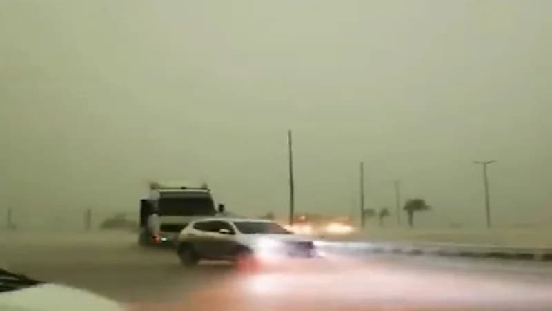 شاهد.. لحظة هطول أمطار غزيرة في أبوعريش 