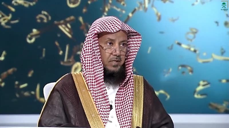 بالفيديو.. السليمان يوضح حكم وضع لاصق يخفف من آثار ترك التدخين أثناء الصيام