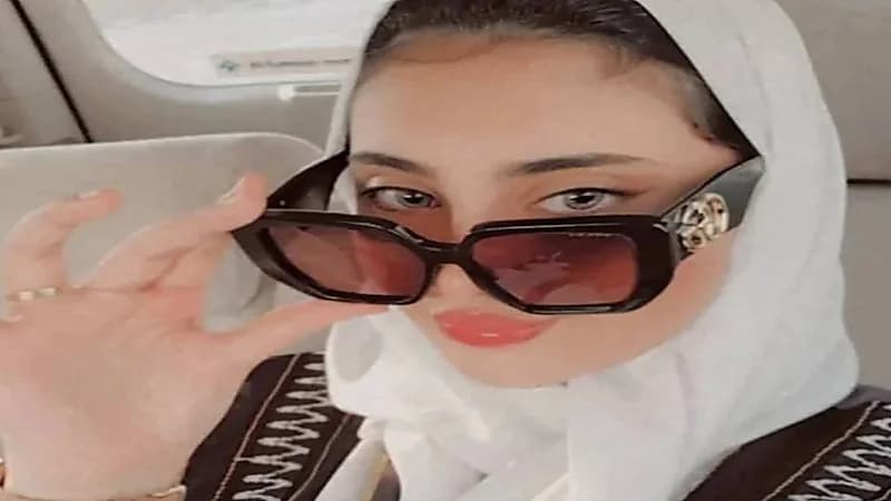 أثير الحلوة تظهر بالحجاب بعد جلسة تصوير جريئة