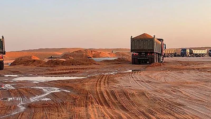 ضبط 23 شخصًا لنهلهم الرمال دون تصريح في الأحساء