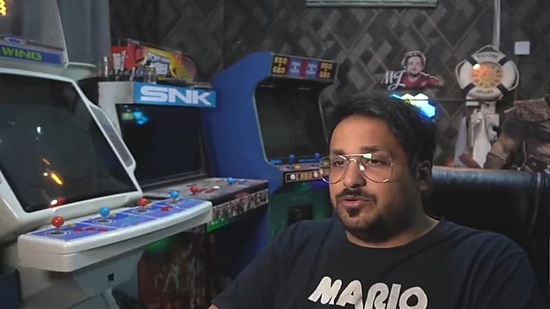 بالفيديو.. مواطن ينشئ متحفًا في منزله يضم أندر أنواع الألعاب القديمة