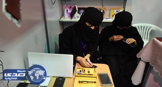 بالصور.. حرفيات "بارع" يرسمن إبداعهن في مهرجان " أبها يجمعنا "