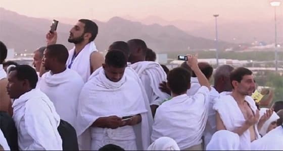 بالفيديو.. حكم تصوير الشخص لنفسه أثناء تأدية العبادات