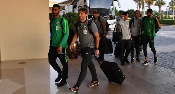 بالصور.. المنتخب الوطني يصل أبوظبي لاستكمال التحضيرات لأمم آسيا