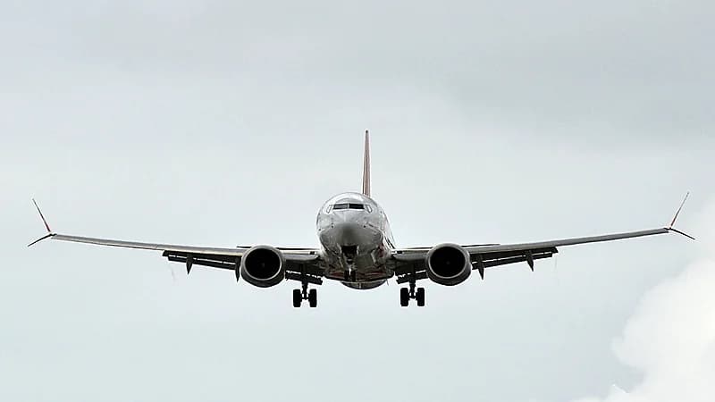 طائرة تقطع رحلتها وتعود للمطار بسبب راكب يريد استخدام الحمام